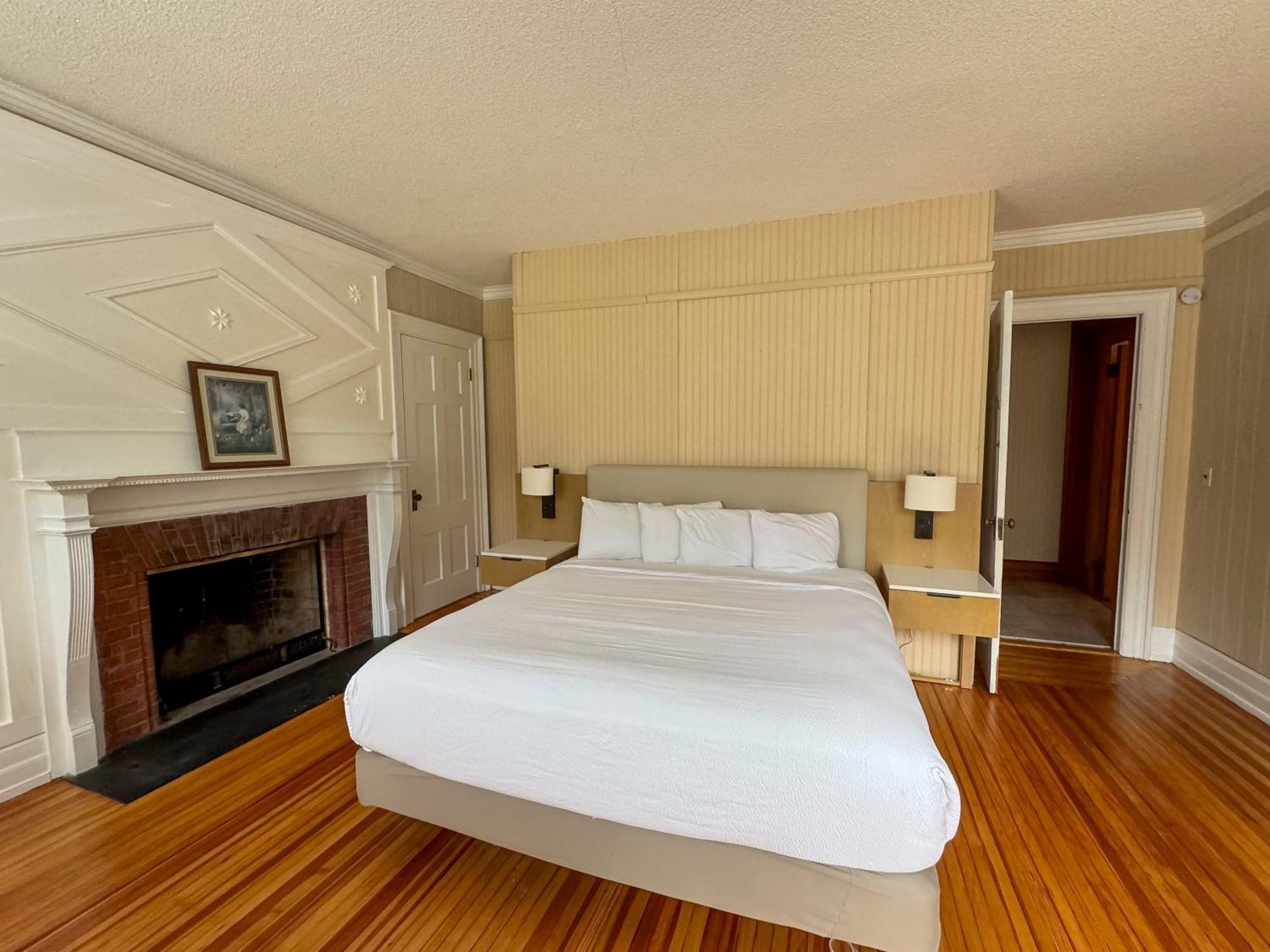Depe Dene Lakeside Hotel